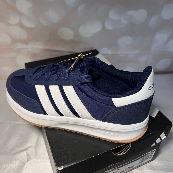Adidas Men\'s Blue and White Sneakers